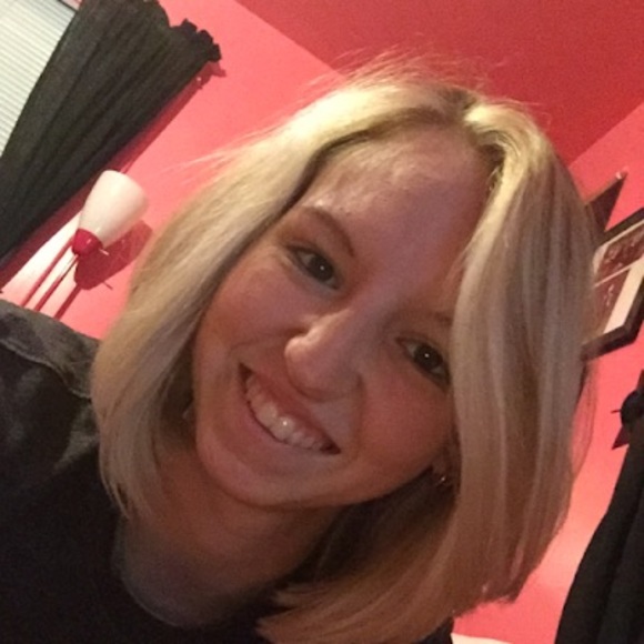 Meet your Posher, Mikayla - Picture 1 of 1